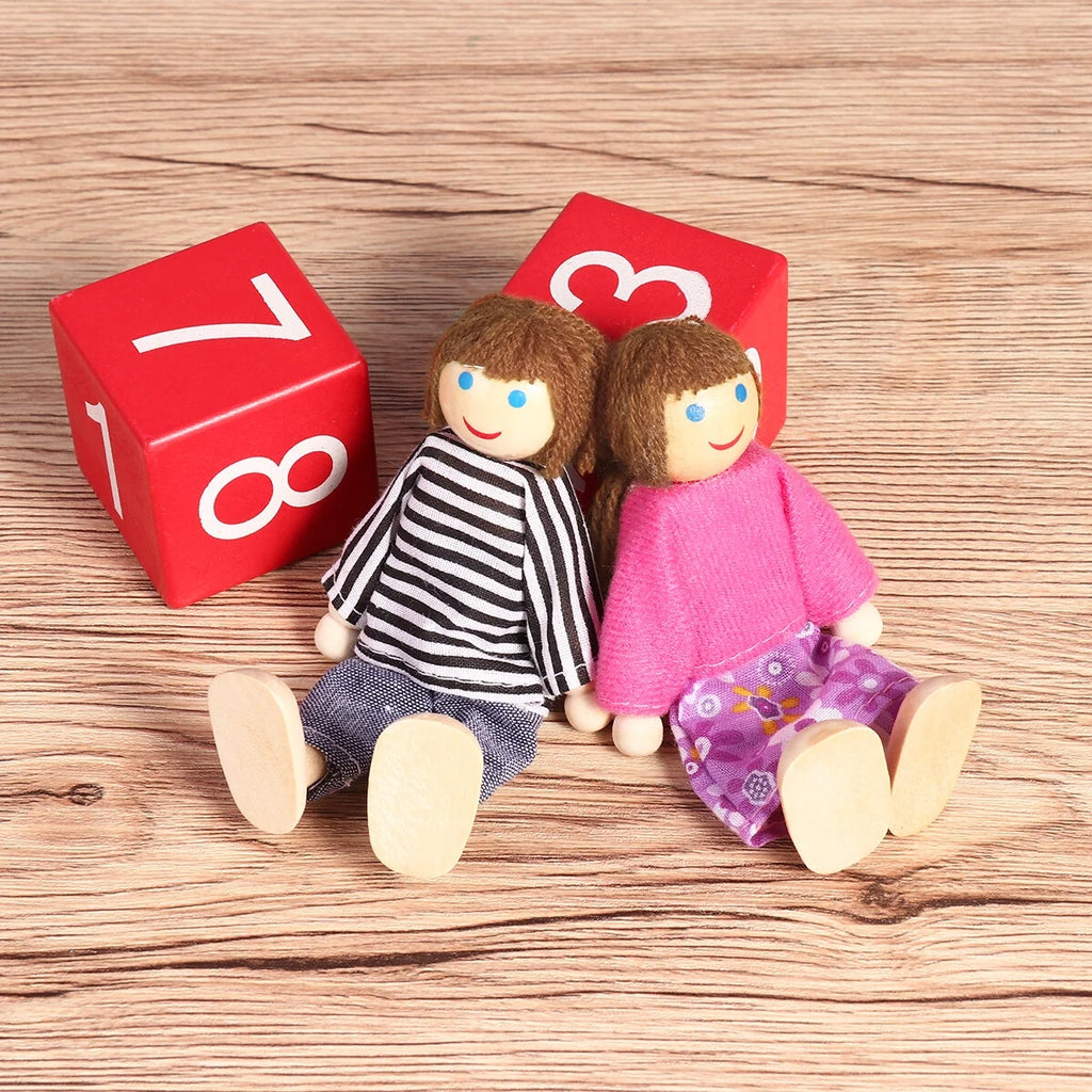 Wooden Dolls Playset Set of 7 People F486