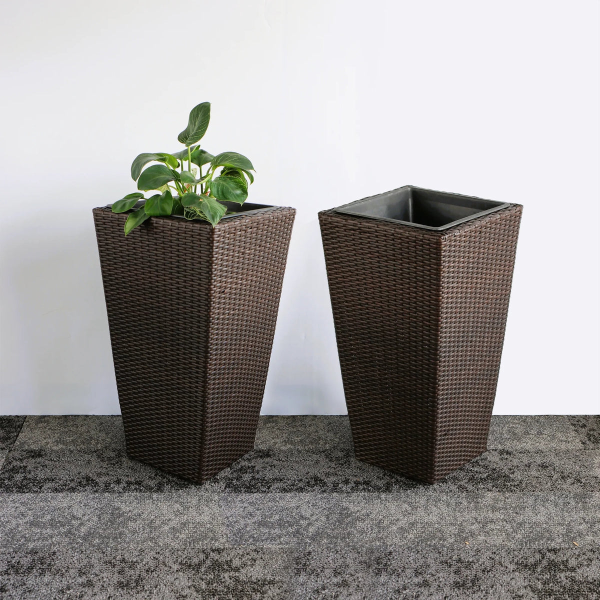 Rectangular All-Weather Wicker Planter with Plastic Liner Y716314
