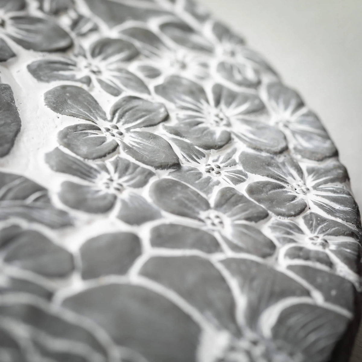11" Floral Cement Stepping Stone H856