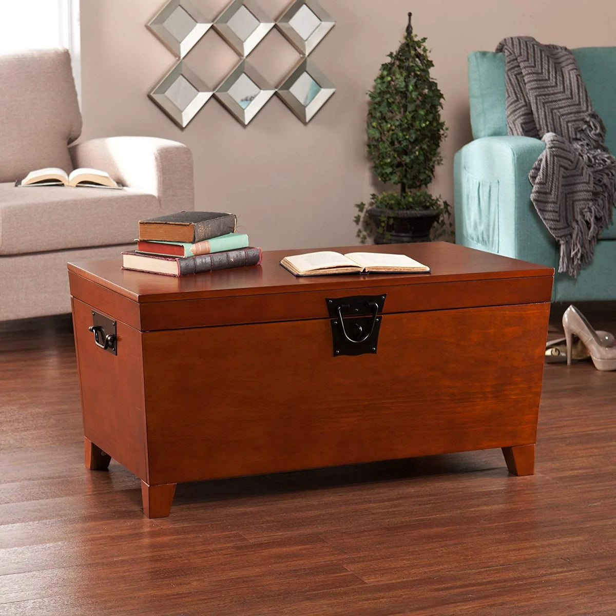 Pyramid Trunk Coffee Table Z767