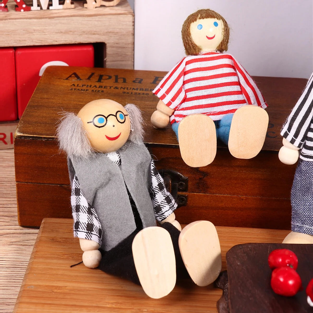 Wooden Dolls Playset Set of 7 People F486